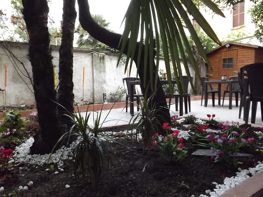 B&B Monteverdi Garden Milano Bed & Breakfast