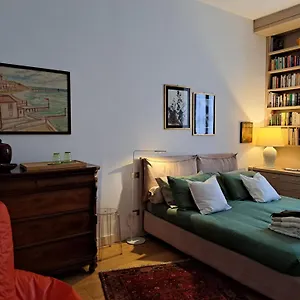 Bed & Breakfast Casa Mari - Free Secure Parking, Breakfast, Private Bathroom, Wifi, Garden, Aircon, 5 Min Walk To Metro And Train Station, Milano